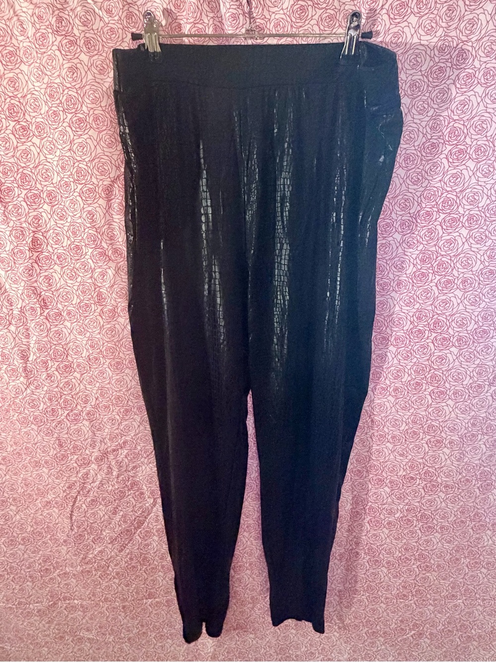 3/$15 SHEIN Black Croc-Embossed Pull-On Leggings
